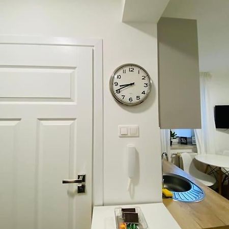Bezagenta Mozart8 Studio Easy Access To City Wifi Appartement Warschau Buitenkant foto